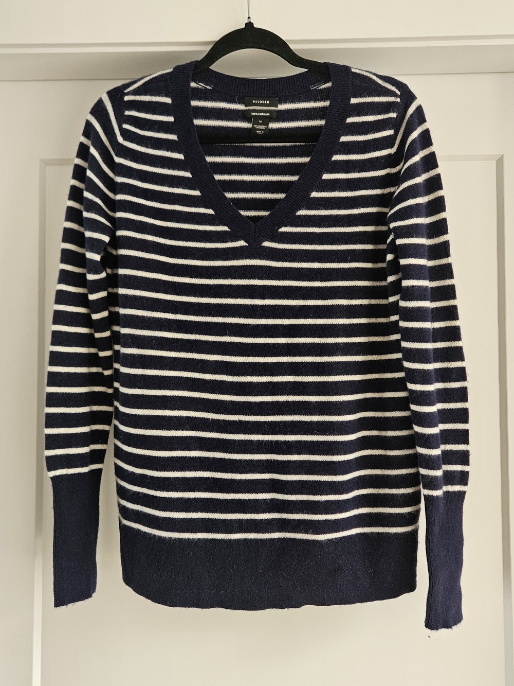 Halogen Navy & White Striped V-Neck Sweater 100% Cashmere Sz Medium